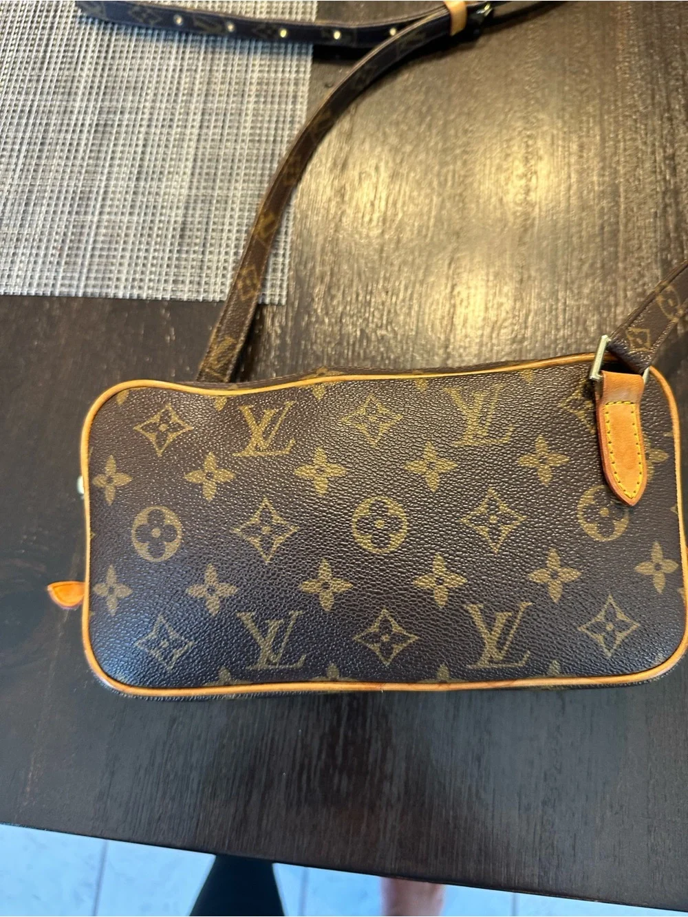 Louis Vuitton authentic Crossbody excellent condition